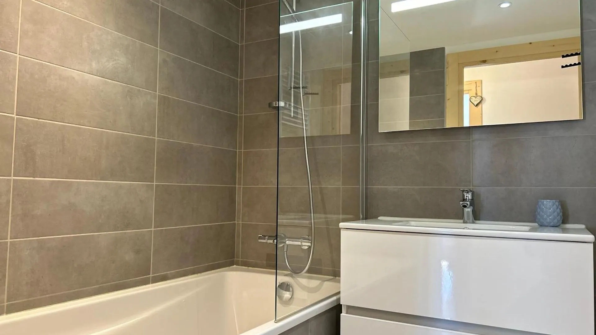 Appartement Neuf, Luxueux, Au Coeur Des Gets Avec Terrasse, Parking Securise, Proche Commerces Et Pistes. - Fr-1-623-116 Les Gets Γαλλία