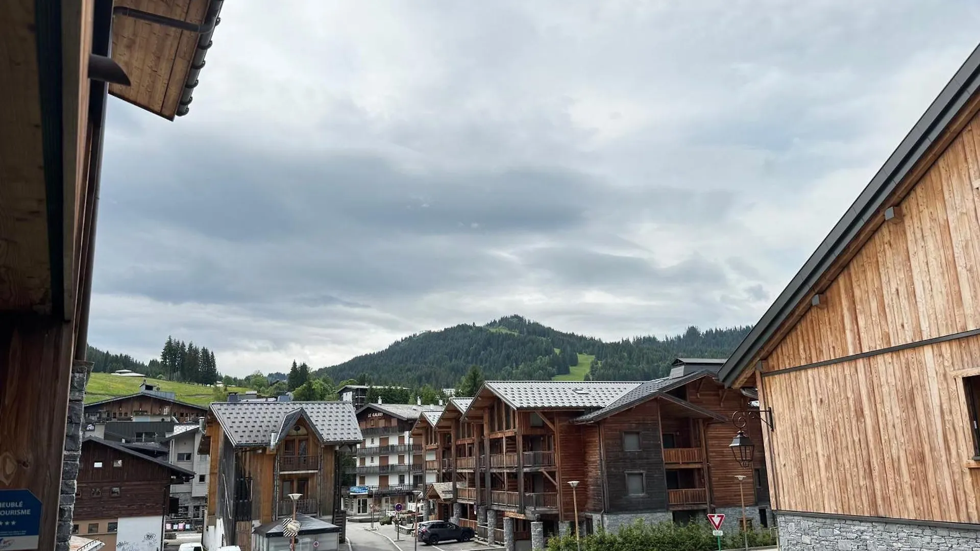 Appartement Neuf, Luxueux, Au Coeur Des Gets Avec Terrasse, Parking Securise, Proche Commerces Et Pistes. - Fr-1-623-116 Ле-Гет